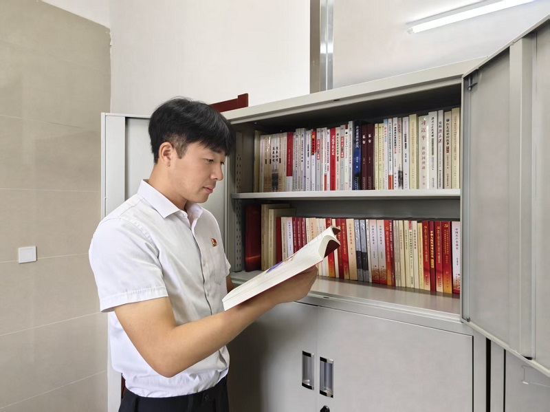 寇瀧煒：從業務“小白”到黨務“多面手”