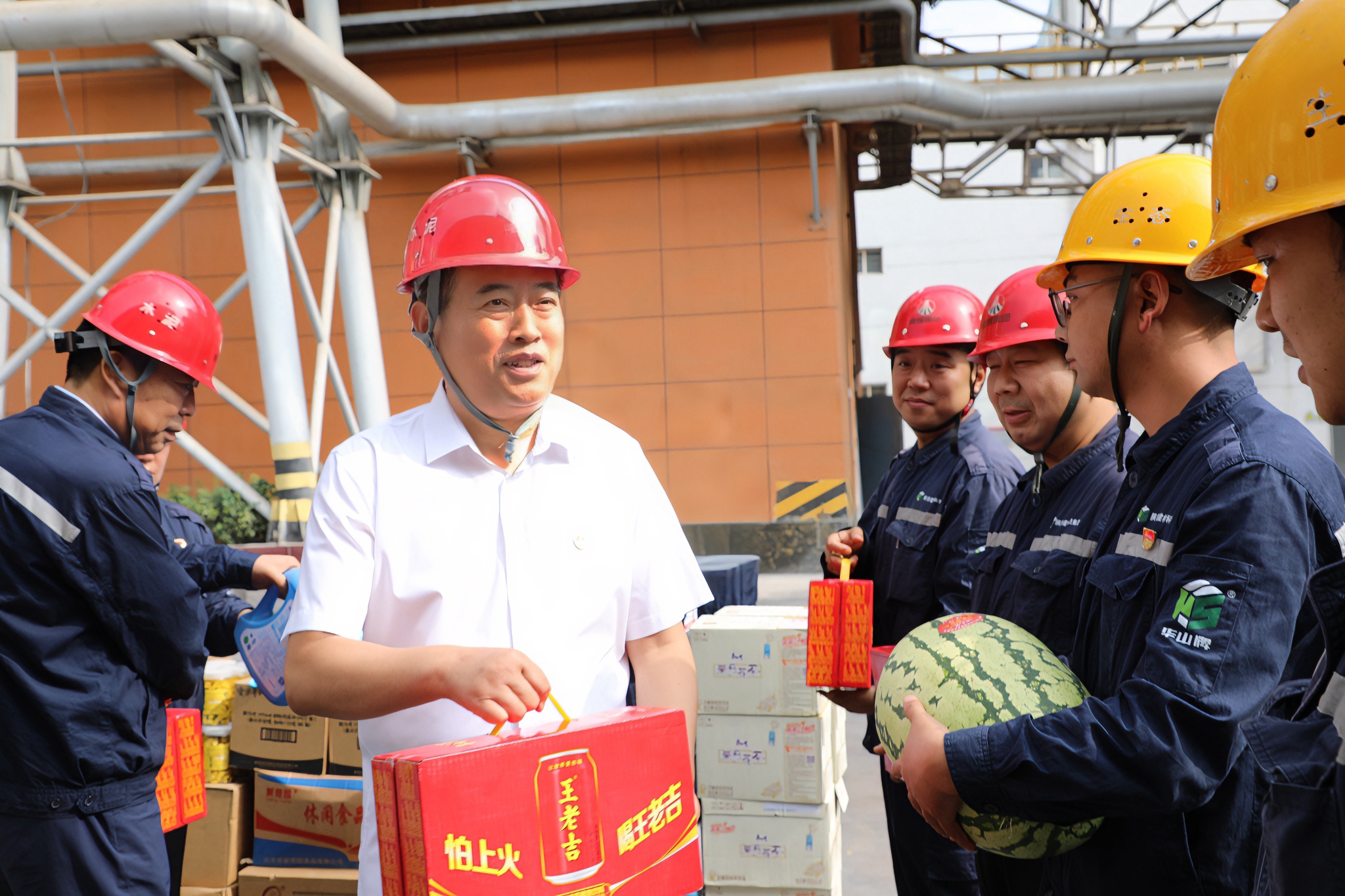 送清涼 聚合力 促發(fā)展——公司領(lǐng)導(dǎo)開展“送清涼”慰問并調(diào)研