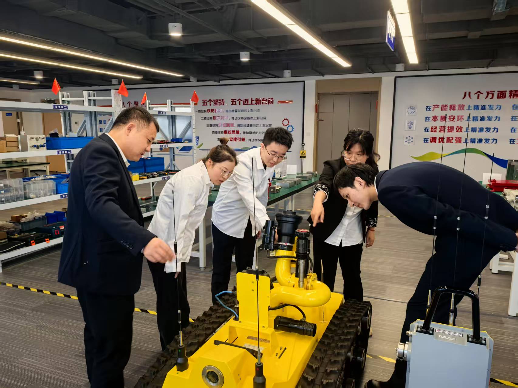 搶占科技制高點 智引青年“馬力足”——智引公司“煤海衛士”技術應用攻關青年突擊隊攻堅紀實