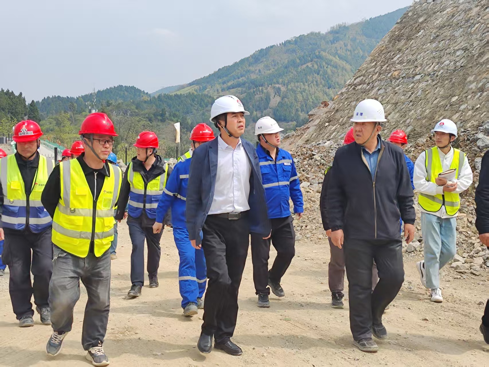 陜渝建材公司開(kāi)展清明節(jié)前安全環(huán)保綜合大檢查