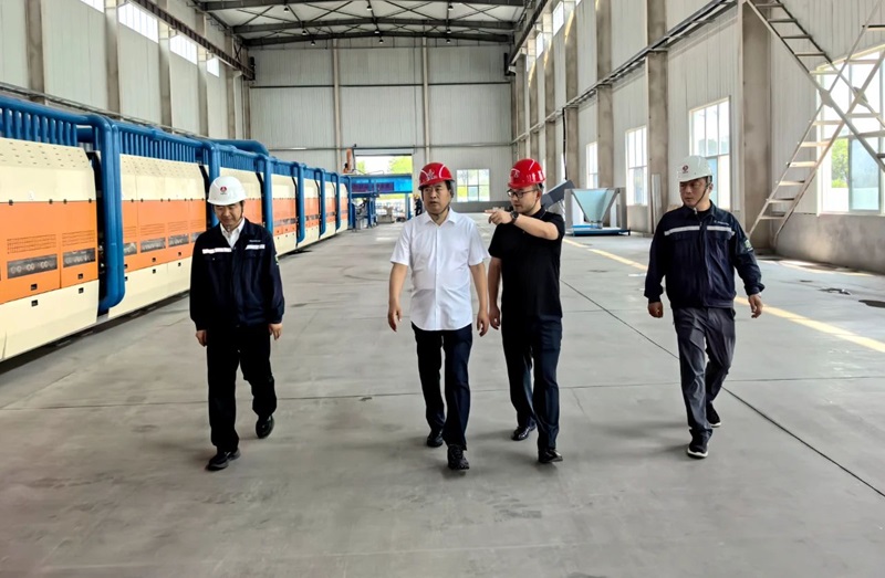 深化落實“四下基層” 強思想 明方向 鼓干勁 話發展 周紅到龍門綠碳公司、智引公司調研