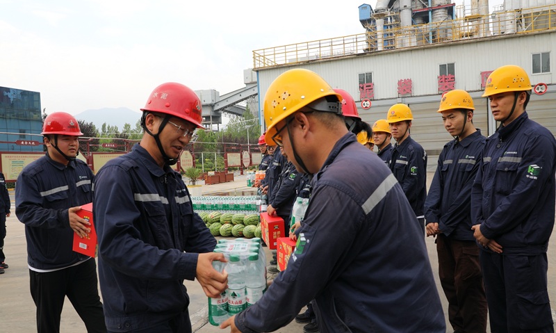 富平公司開展夏送清涼活動