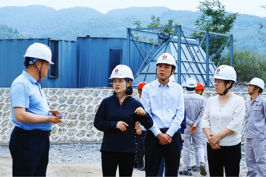 杜永康一行到陜渝建材公司檢查督導(dǎo)工作