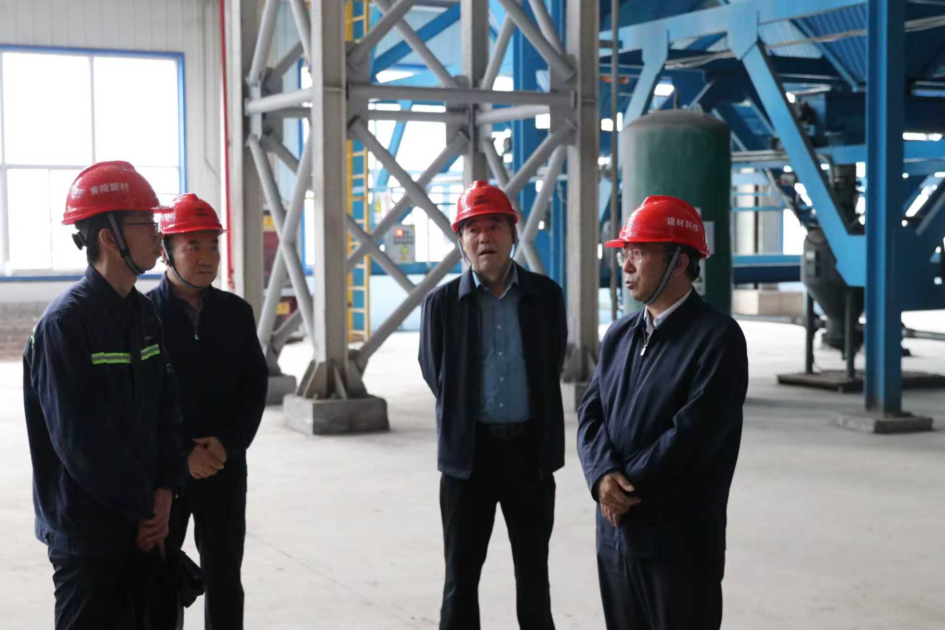 杜平到黃陵新材公司督導(dǎo)檢查項(xiàng)目調(diào)試安全工作